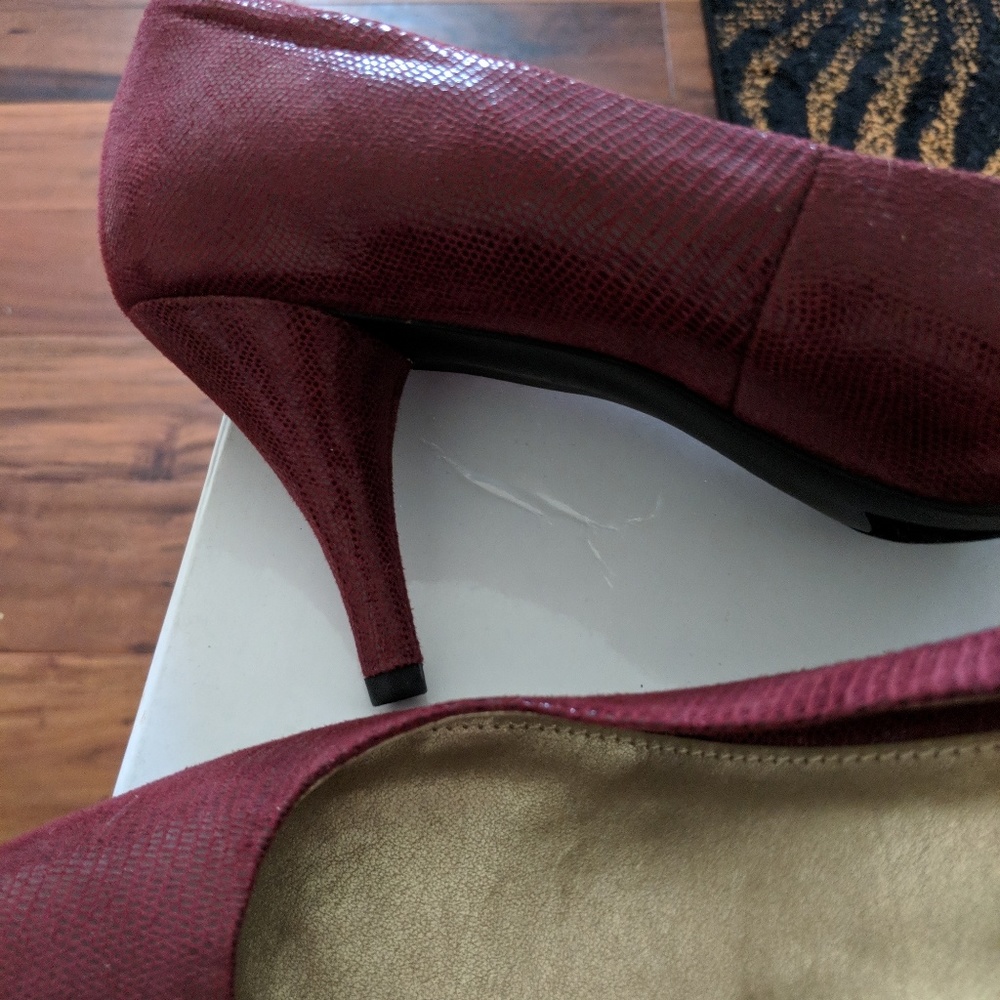 Shoes - Picture 4 of 5